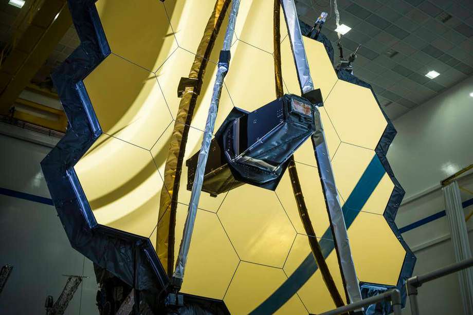 El telescopio espacial James Webb, el principal observatorio científico espacial de la próxima década, tiene previsto su lanzamiento el 25 de diciembre desde el puerto espacial europeo de la Guayana Francesa, en la costa nororiental de Sudamérica. / NASA/Chris Gunn