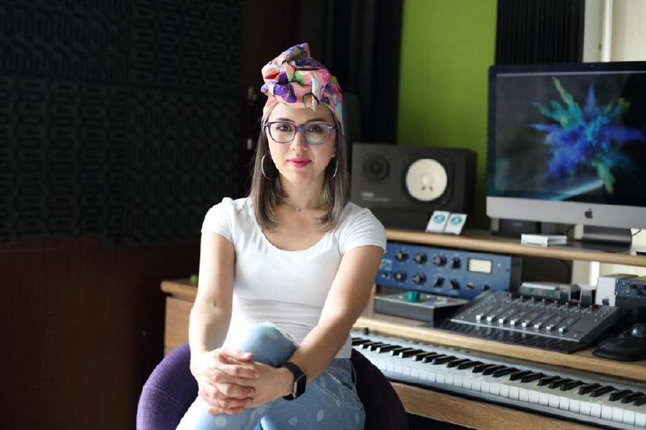 Natalia Bautista, con tres hijos, es compositora y productora musical.  / David Micolta