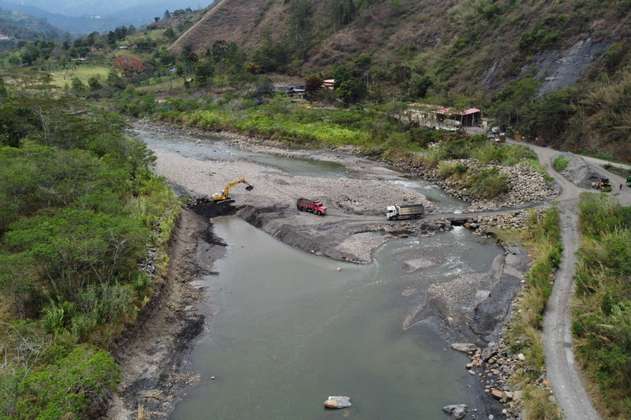 La comunidad en Boyacá que se dividió por la explotación minera en un río