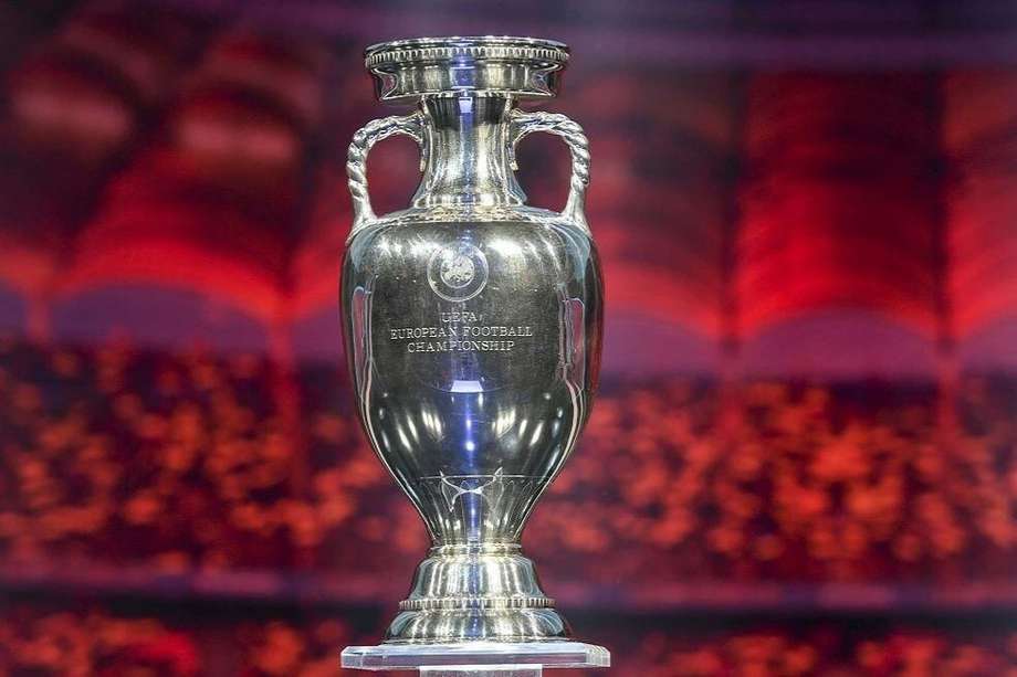 El trofeo de la Eurocopa de la UEFA.