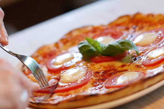 El "Nobel Ig de Medicina" se lo llevó el científico que publicó un estudio en el que urge a la sociedad a consumir pizza por sus enormes beneficios para la salud. Él se llevó el Ig Nobel de Medicina. / Pixabay