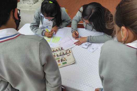 Jornada de votaciones en el colegio Danilo Cifuentes en la localidad de Rafael Uribe Uribe.