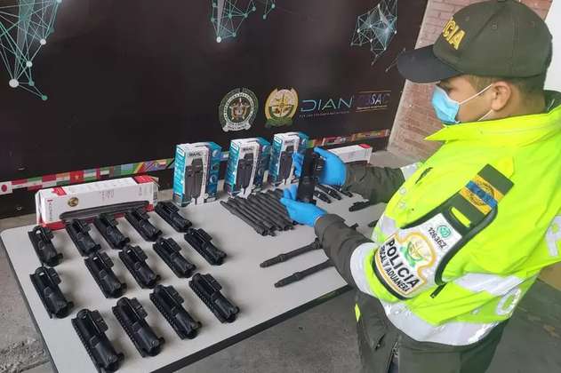 Incautan partes de armas de largo alcance en Aeropuerto El Dorado de Bogotá