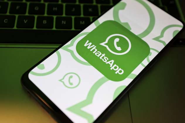 Usted puede cambiar el color del icono de Whatsapp, pero puede ser riesgoso