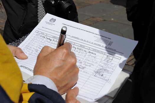 La Registraduría avaló 133.248 firmas de las 91.211 que se exigen para llamar a elecciones de revocatoria. El alcalde Quintero dice que tiene pruebas de, al menos, 35.000 firmas falsificadas. 