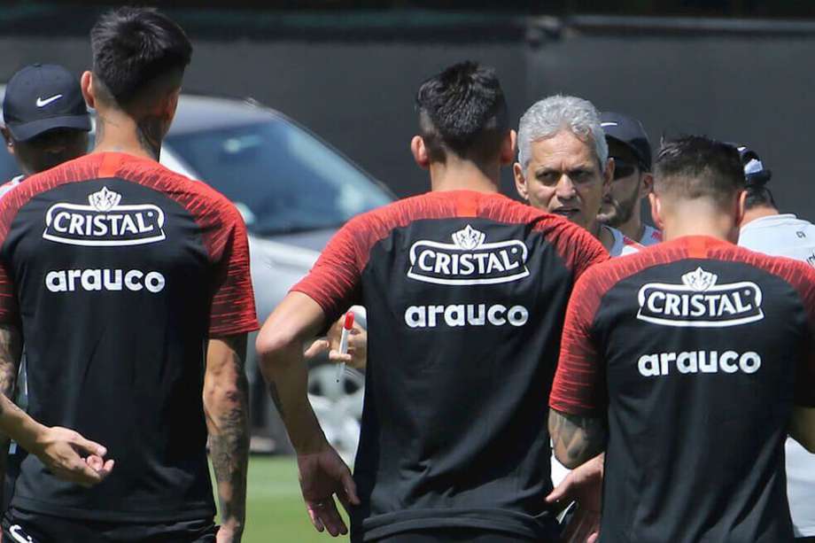 El colombiano Reinaldo Rueda insinuó abandonar la dirección técnica de la selección chilena de fútbol. / EFE