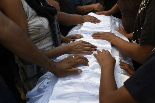 Mueren dos niñas y suben a 38 las fallecidas en incendio en Guatemala