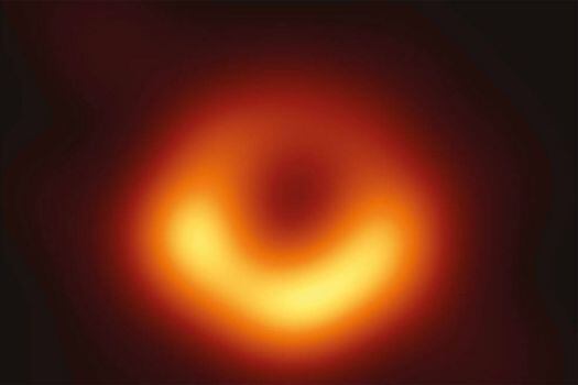 La primera imagen conocida de un agujero negro marca un nuevo momento para la astrofísica. / EHT