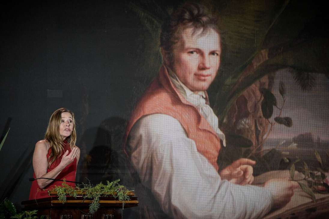 El evento contó con una invitada muy especial: Andrea Wulf, la historiadora alemana que se hizo célebre por escribir la biografía de uno de los personajes cruciales de la historia ambiental: Alexander von Humboldt. “La invención de la naturaleza”, como llamó a ese libro publicado en 2015.