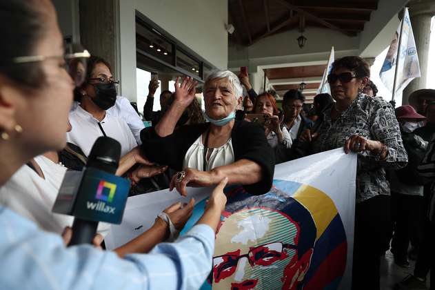 Video: la despedida de la madre de Fernando Villavicencio en su funeral