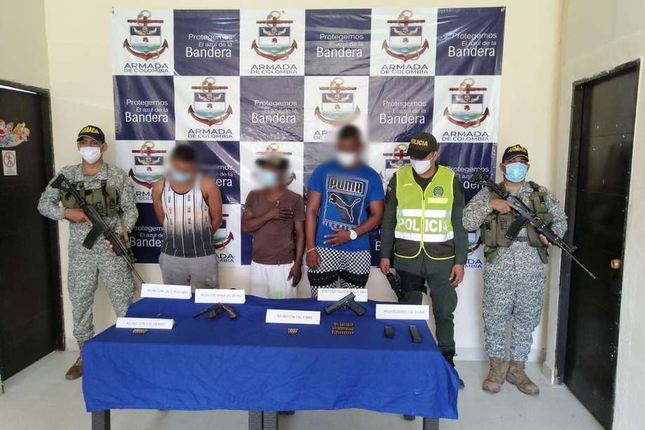 Presuntos miembros del Clan del Golfo, a quienes se les incautó material de guerra en el Bajo Baudó, Chocó