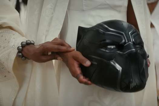 "Pantera Negra: Wakanda por siempre" ofrece un homenaje a Chadwick Boseman, actor que interpretó al superhéroe y falleció en 2020.