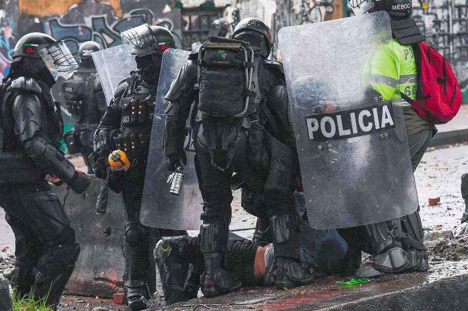 Cali y Bogotá fueron las ciudades del país en donde se presentaron más fuertes enfrentamientos con la Fuerza Pública durante el paro nacional. / AFP