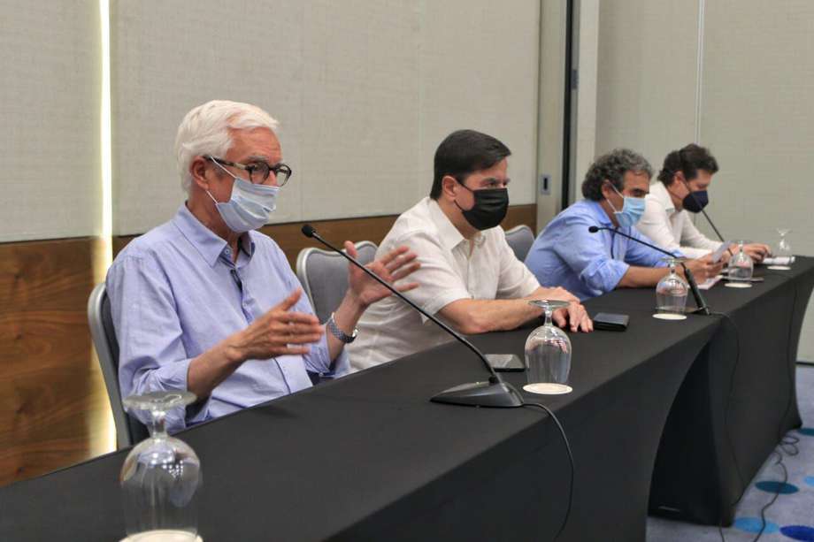 La Coalición está conformada por los líderes políticos Juan Fernando Cristo, Humberto de la Calle, Juan Manuel Galán, Sergio Fajardo y Jorge Robledo.