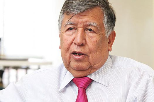 Ríos Muñoz ha participado en los procesos de paz con el M-19, el EPL, Quintín Lame, y la Corriente de Renovación Socialista.