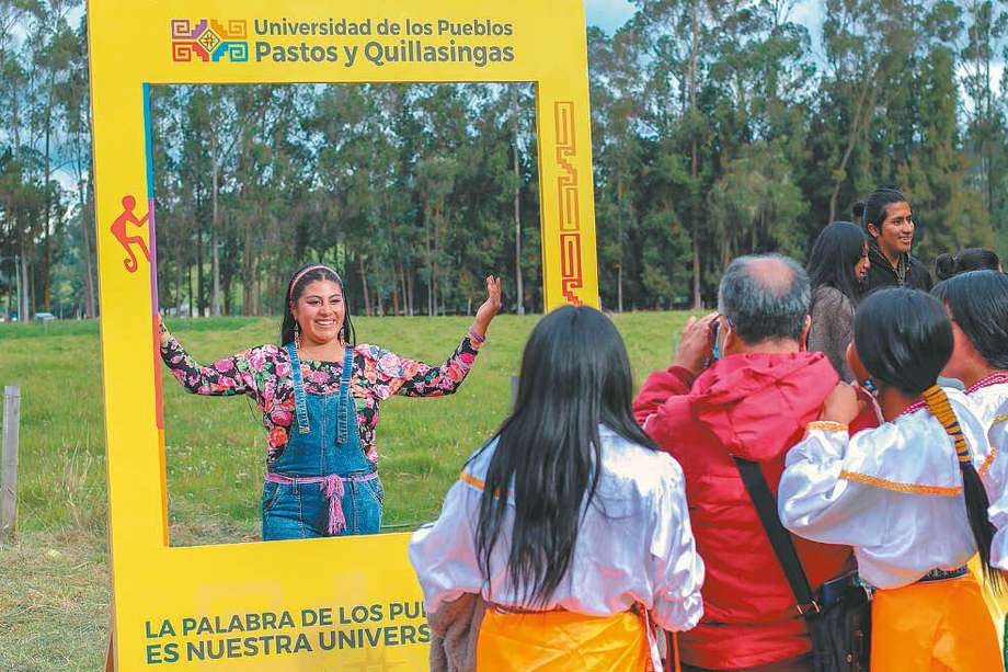 Comuneros y participantes en el Congreso constitutivo de la Universidad de los Pueblos Pastos y Quillasingas.  