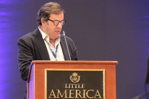 Roberto Pombo presentó el informe de Colombia / David Carranza Muñoz