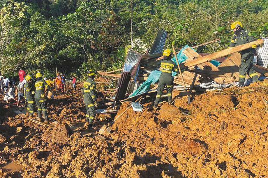 El presidente Petro recordó que la carretera Quibdó-Medellín tiene antecedentes de otros deslizamientos en el pasado, que también han dejado víctimas. En esta oportunidad el alud cobró la vida de unas 34 personas.  / AFP  
