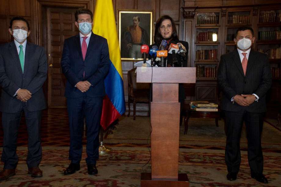 La embajada de Cuba en Colombia alertó a la Cancillería sobre una supuesta acción terrorista que estaría siendo planeada por el frente oriental de guerra del Eln. La canciller Claudia Blum encabezó la reunión con el embajador cubano, José Luis Ponce.