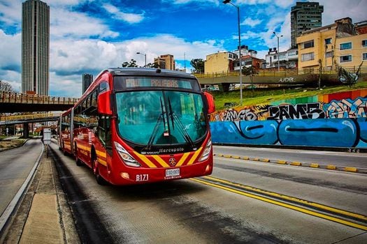 La mayoría de los usuarios del transporte público en Bogotá son personas de estratos 1, 2, 3 y 4, sectores fuertemente golpeados por la carestía.