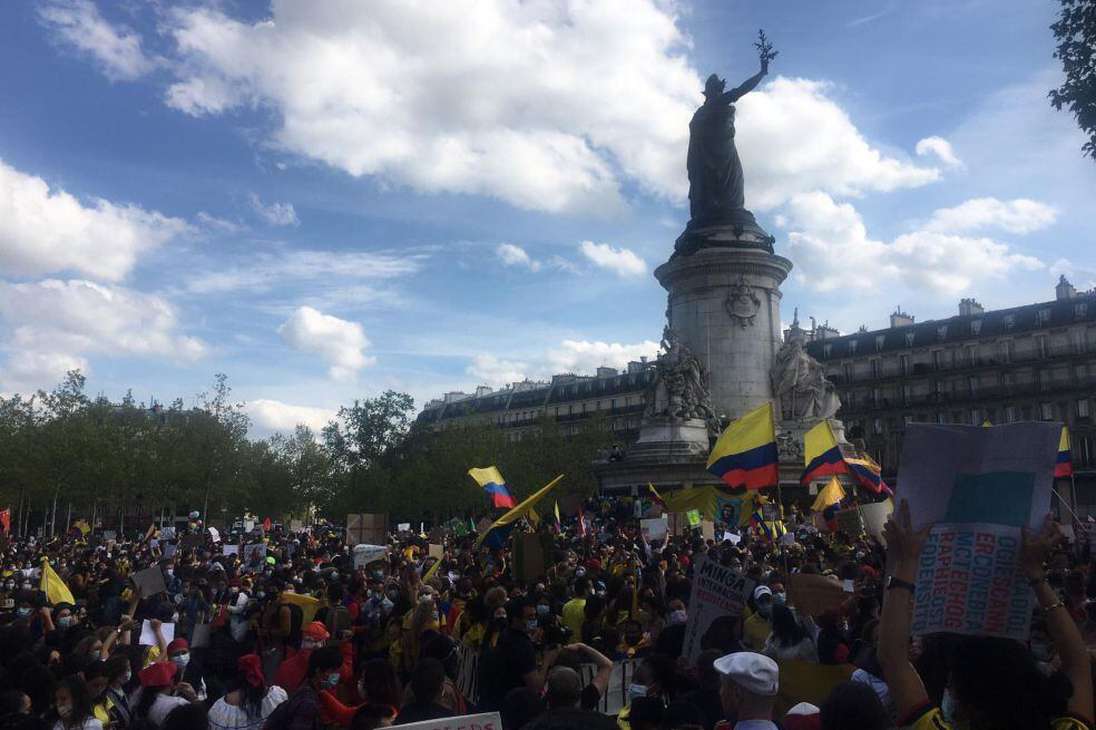 Colombianos París 2021 paro nacional