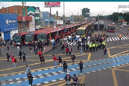 Una protesta en la estación Polo generó caos de movilidad en Bogotá.