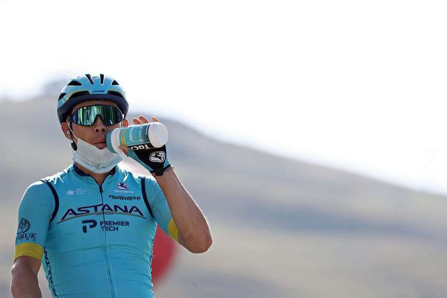 El ciclista colombiano va por su primer título de la temporada. 