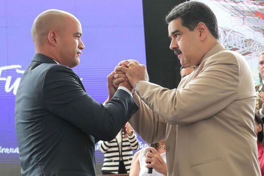 Héctor Rodríguez y Nicolás Maduro durante un acto político en Caracas. / AVN