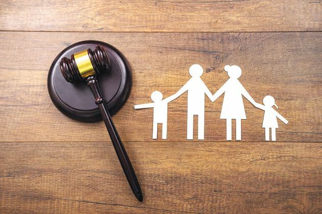 Adopción de menores provoca choque jurídico  