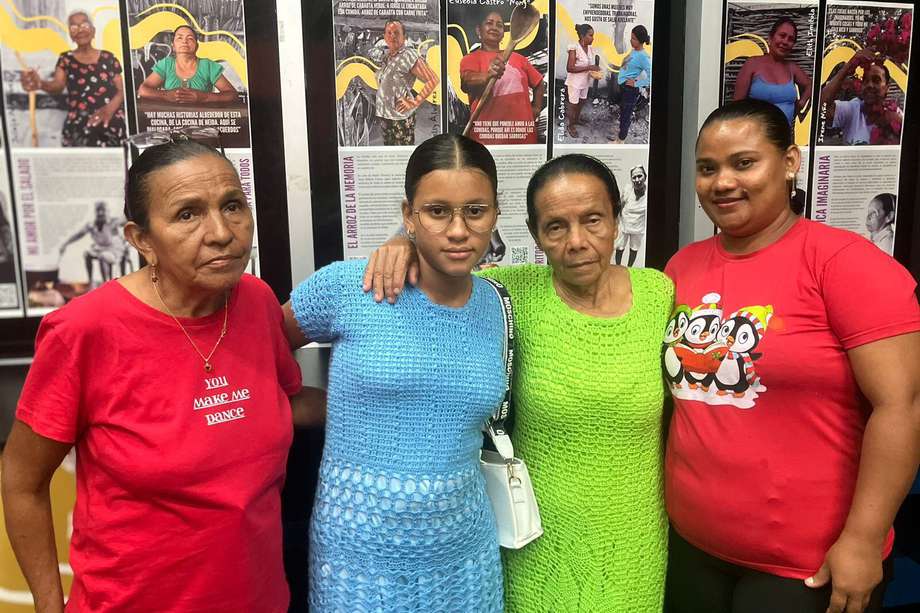 Algunas de las matronas, Elida Cabrera, Irene Niño, su hija y Wendy Pelufo.