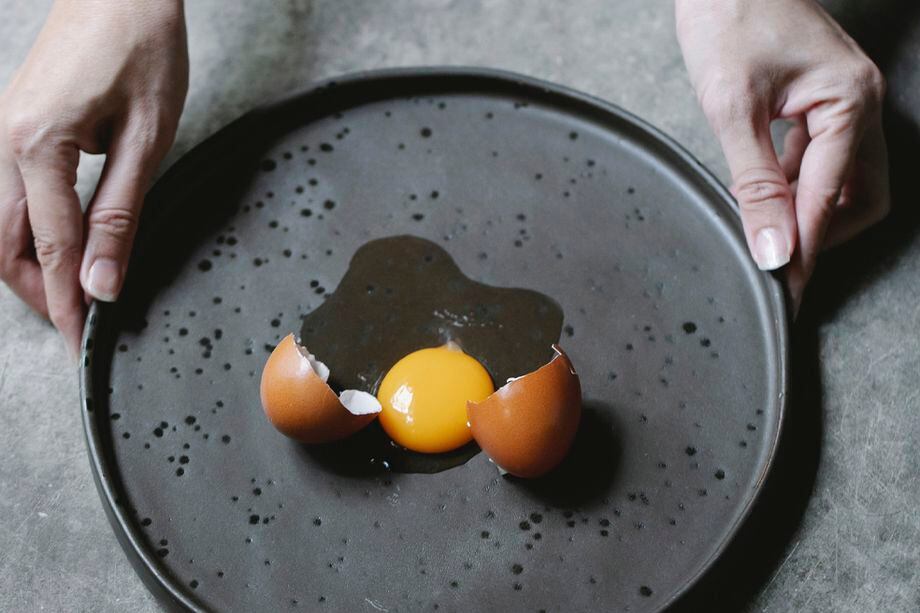 La limpia del huevo sirve para llevarse las vibras negativas acumuladas.