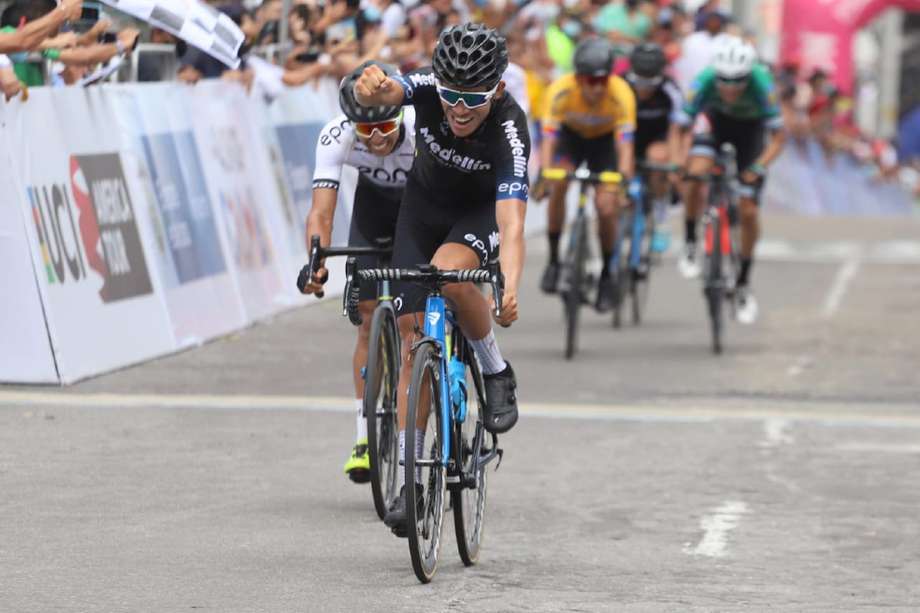 Brayan Sánchez ganó su segunda etapa en la carrera, después de triunfo en la tercera jornada.