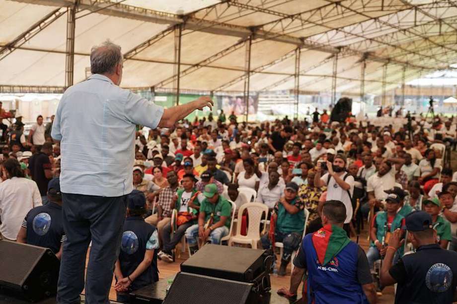 Felipe Tascón en el encuentro de los cultivadores de coca de Nariño.