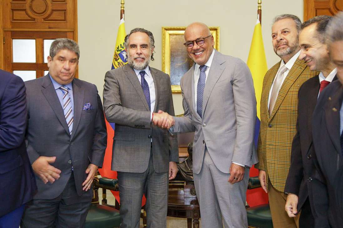 Armando Benedetti reunido con Jorge Rodríguez, presidente de la Asamblea Nacional de Venezuela.
