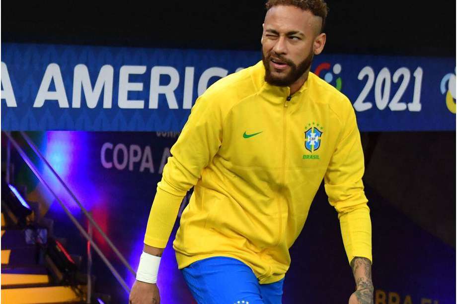 Neymar, capitán, goleador y figura de Brasil encabeza el once titular para enfrentar a Perú.