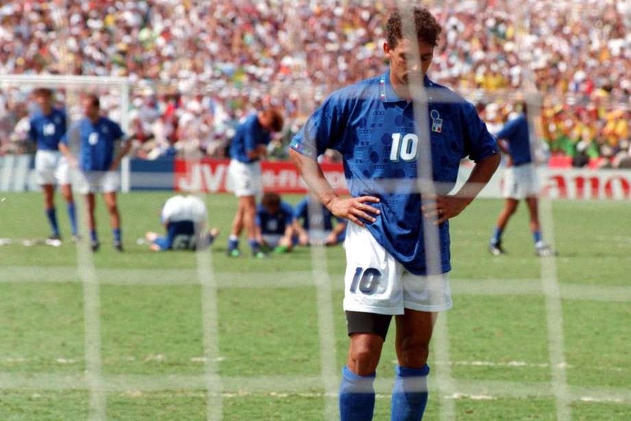 Roberto Baggio se lamenta luego de que Italia perdiera la final del Mundial de Estados Unidos 1994.