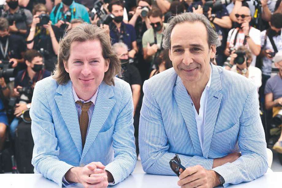 Wes Anderson (izquierda), director de "La crónica francesa" e "Isla de perros" y Alexandre Desplat (derecha), compositor de la banda sonora de la película de Andreson y "La forma del agua". / Festival de Cannes/ Disney Studios / Getty