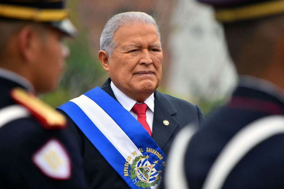 Un juez salvadoreño pidió a la Interpol emitir circular roja para detener al expresidente de ese país, Salvador Sánchez Cerén.
