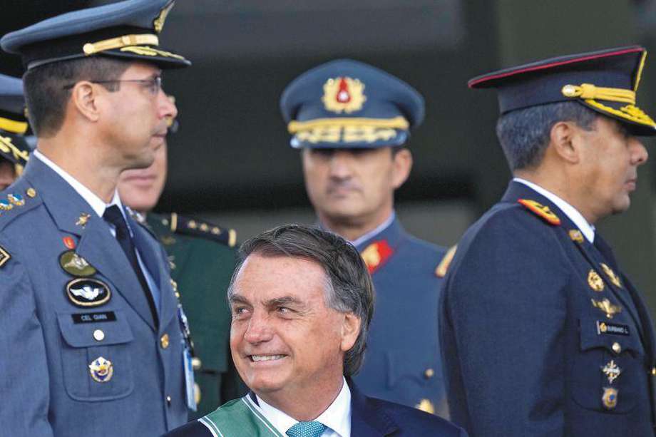 El presidente de Brasil, Jair Bolsonaro, se refiere a las Fuerzas Armadas como "mi ejército". / AP