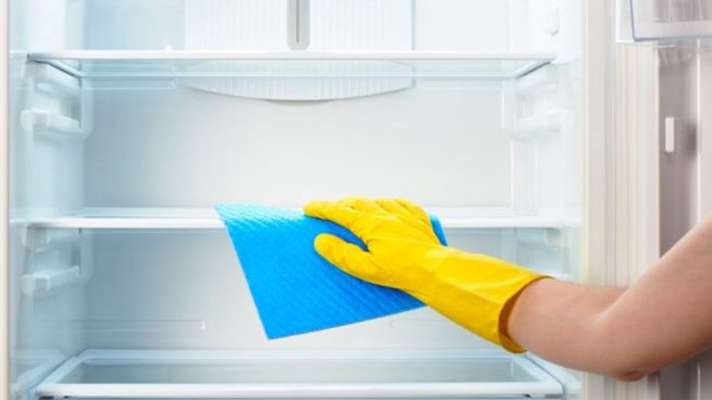 Mantener el congelador limpio y desinfectado es esencial para garantizar la seguridad alimentaria y prolongar la vida útil de los alimentos almacenados.