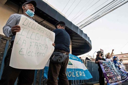 Nicaragüenses en el exilio se manifestaron contra las reelección de Daniel Ortega.