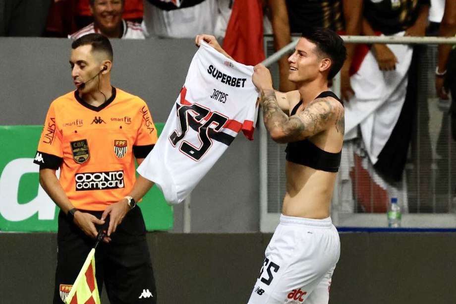 La celebración de James Rodríguez después de volver al gol.
