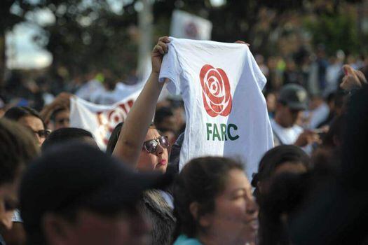 La protesta organizada por el partido FARC se realiza en rechazo a los asesinatos de sus excombatientes.   / Archivo El Espectador