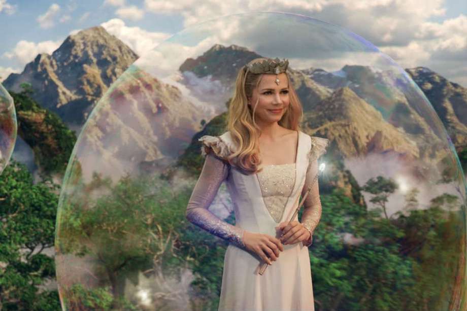 Michelle Williams interpreta a una bruja bondadosa, Glinda, en la película ‘Oz’. / Cortesía Disney
