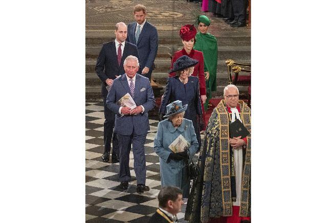 Imagen de archivo del 9 de marzo de 2020 en la que aparecen los príncipes Guillermo, Carlos y Enrique, Camilla, duquesa de Cornwall; Catalina de Cambridge, Meghan de Sussex y la reina Isabel en la Abadía de Westminster.