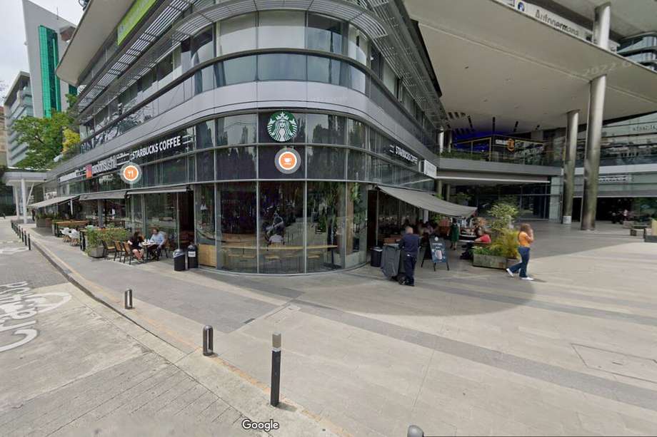 Según información de la Policía Metropolitana del Valle de Aburra, hubo un intercambio de disparos en el local de Starbucks al interior del centro comercial.