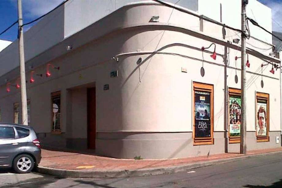 Fachada de la sede de Cinema Paraíso en Usaquén, Bogotá