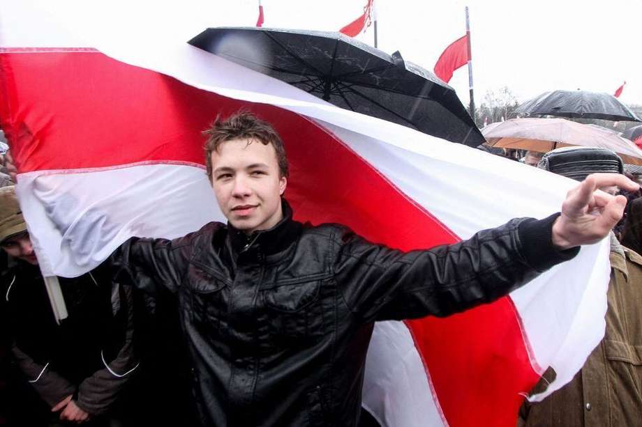 Román Protasevich durante una manifestación en Bielorrusia.