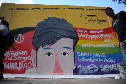 Mural en el centro de Bogotá, con el que se rinde homenaje al estudiante Sergio Urrego, quién se suicidó al ser víctima de homofobia en el Colegio Gimnasio Castillo Campestre.