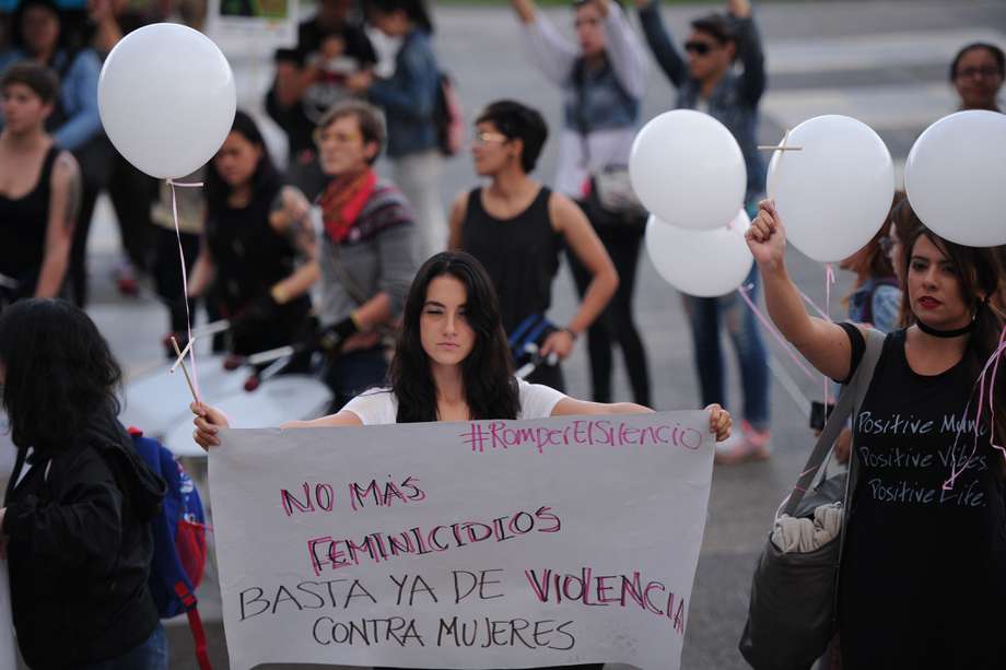 Protestas frente a la Fiscalía para exigir justicia contra los feminicidios.